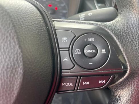 Used 2025 Toyota Corolla LE FWD image 18