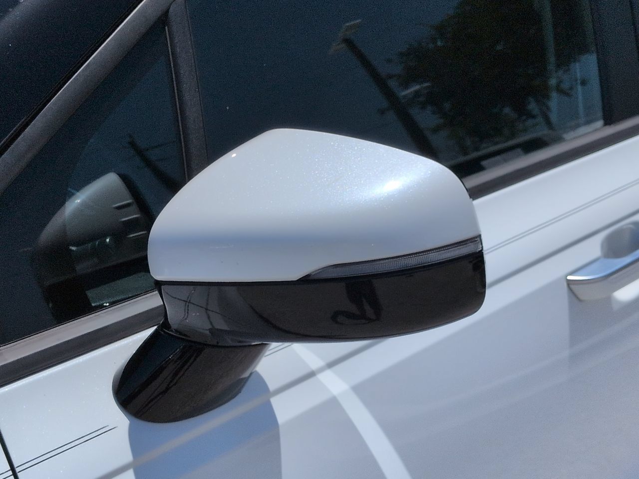 Used 2023 Kia Carnival LX FWD image 12