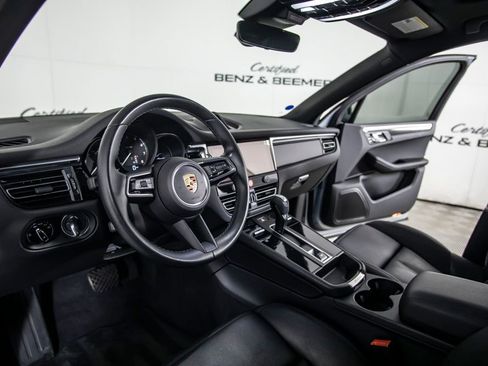Used 2024 Porsche Macan AWD/4WD image 21