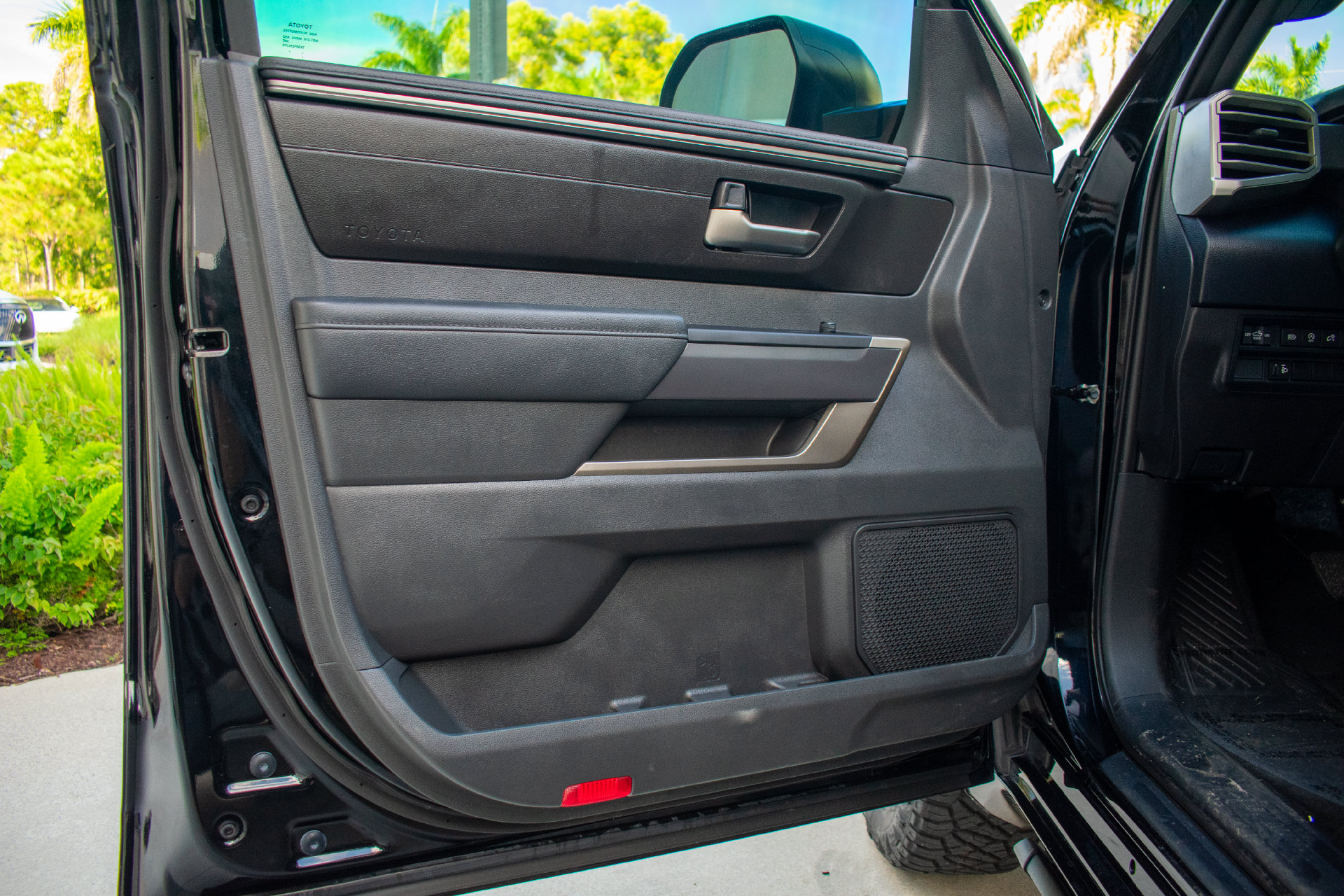Used 2025 Toyota Tundra SR5 AWD/4WD image 16