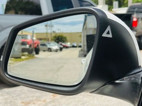 Used 2018 BMW 320i Sedan w/ Convenience Package image 18