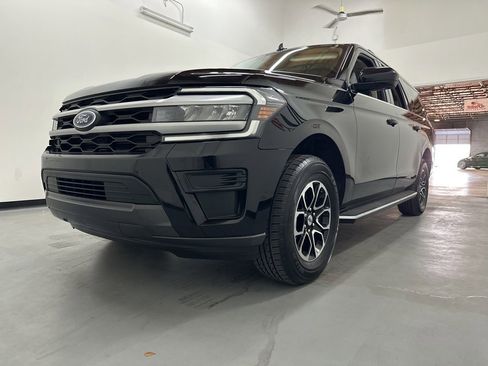 Used 2023 Ford Expedition Max XLT image 24