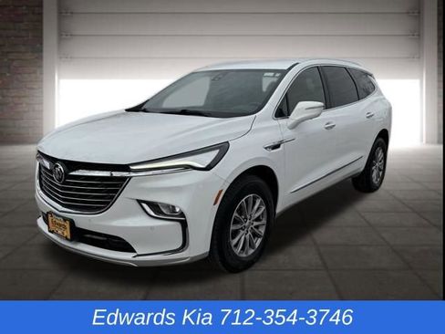 Used 2024 Buick Enclave Premium image 8