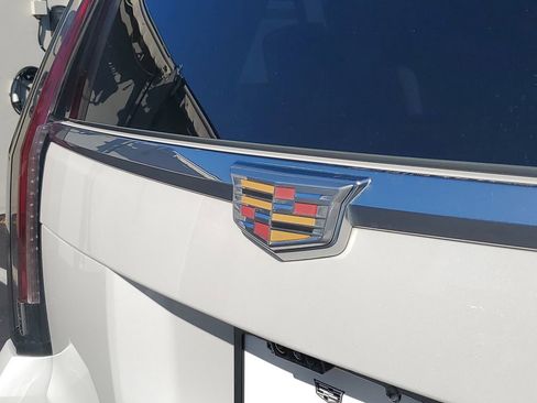 Used 2018 Cadillac Escalade Platinum image 28