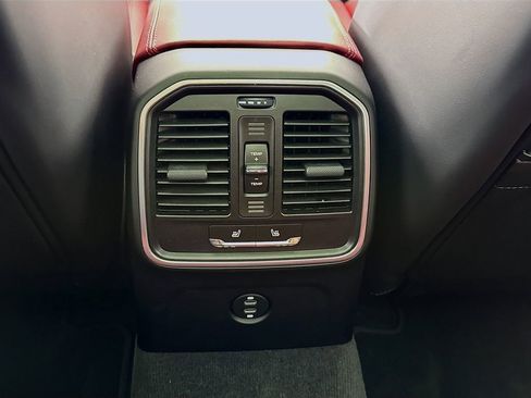 Certified 2025 Porsche Macan image 28