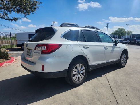 Used 2016 Subaru Outback 2.5i Premium image 3