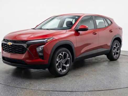 Used 2025 Chevrolet Trax LT FWD image 3