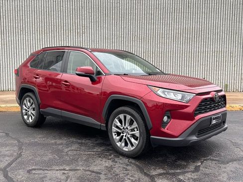Used 2021 Toyota RAV4 XLE Premium AWD/4WD image 7