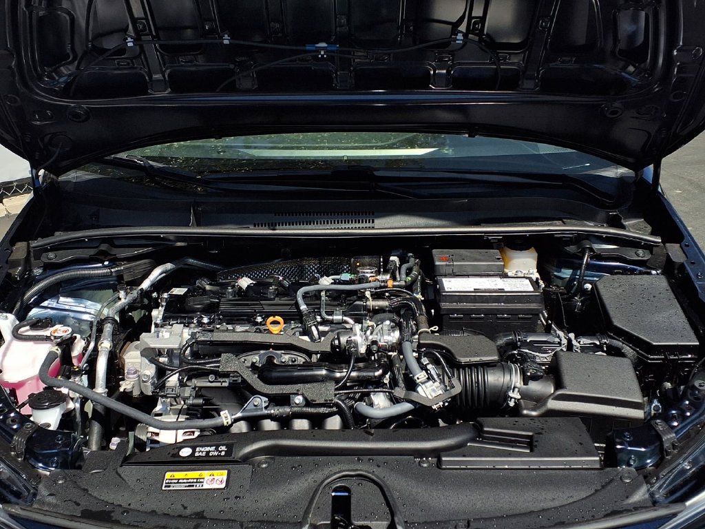 Certified 2026 Toyota Corolla SE w/ SE Package FWD image 3