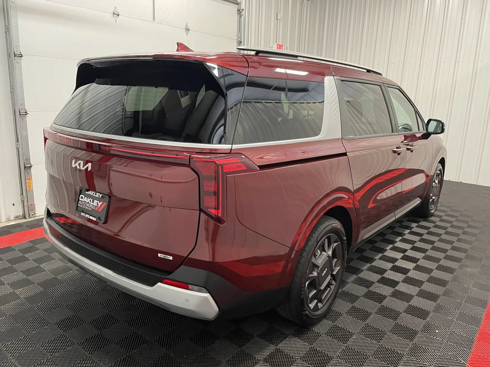Used 2025 Kia Carnival EX FWD image 4