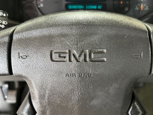 Used 2004 GMC Sierra 2500 2WD Crew Cab HD image 24