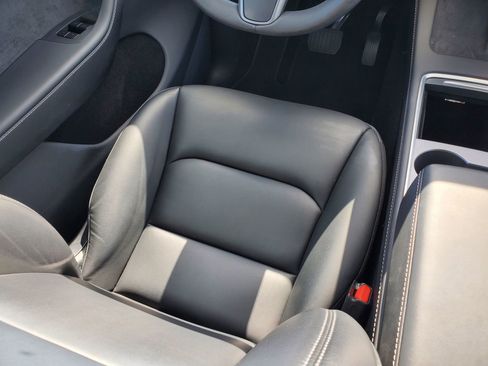 Used 2025 Tesla Model Y Long Range image 15