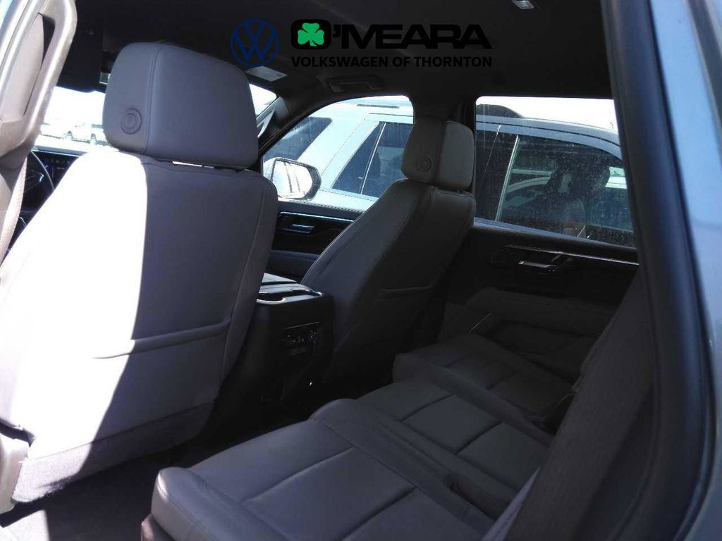 Used 2025 Chevrolet Tahoe LT AWD/4WD image 5