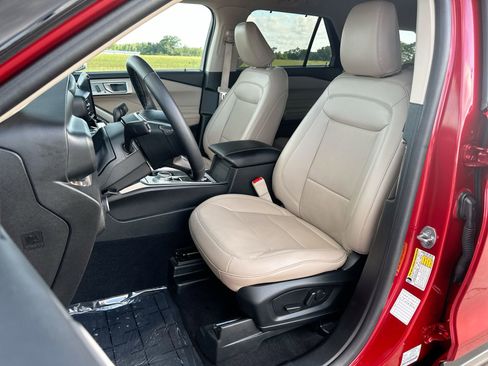 Used 2024 Ford Explorer Limited image 16