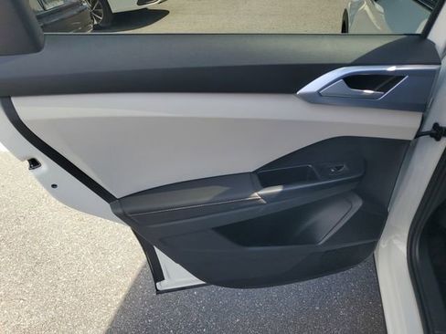 New 2026 Volkswagen Taos SE FWD image 8