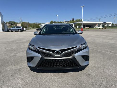 Certified 2020 Toyota Camry SE image 2