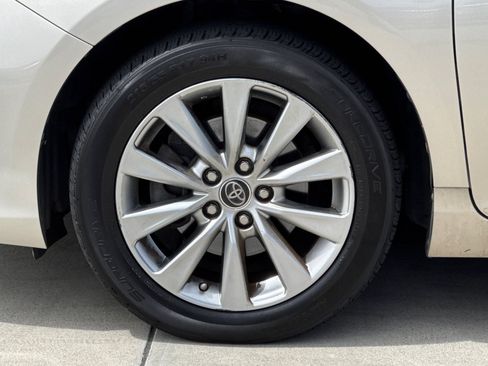 Used 2017 Toyota Camry SE w/ Moonroof Package FWD image 12