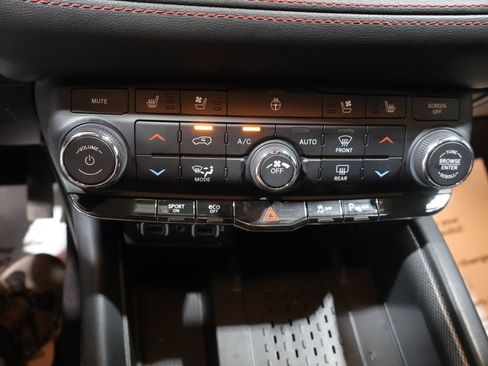 Used 2025 Dodge Durango R/T AWD/4WD image 28