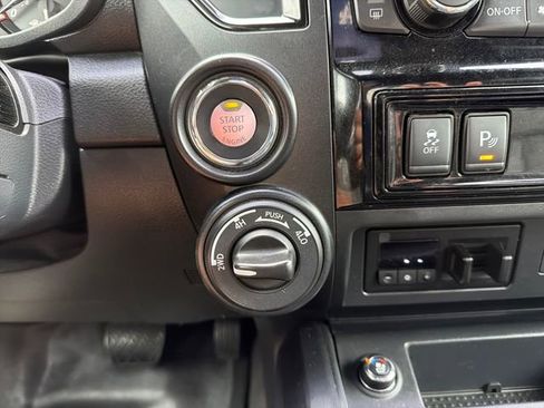 Used 2021 Nissan Titan PRO-4X w/ Pro-4x Convenience Package AWD/4WD image 15