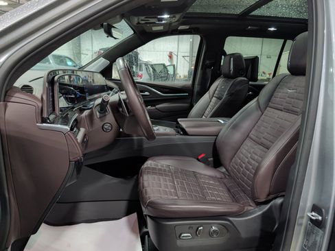 Used 2024 Cadillac Escalade V w/ LPO, ONYX Package image 7