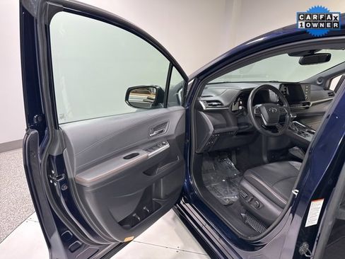 Used 2022 Toyota Sienna XSE image 11