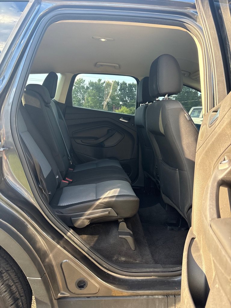 Used 2017 Ford Escape SE w/ Equipment Group 201A FWD image 12