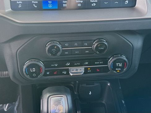 Used 2025 Ford Bronco Outer Banks image 15