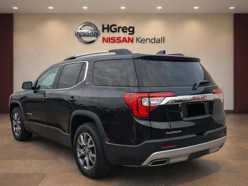 Used 2023 GMC Acadia SLT w/ Preferred Package FWD image 2