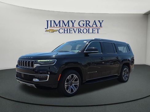 Used 2024 Jeep Wagoneer L Series II w/ Flexible Seating Group RWD image 1