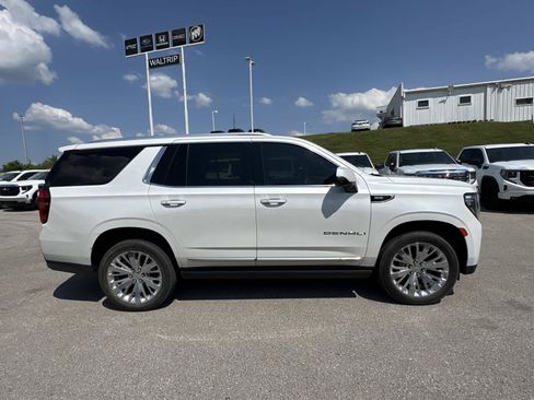 Used 2021 GMC Yukon Denali w/ Denali Premium Package AWD/4WD image 9