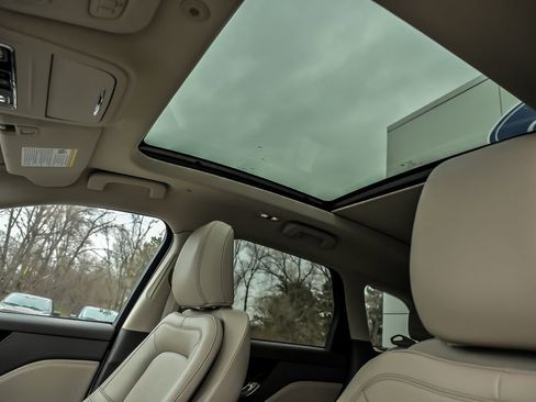 Used 2022 Lincoln Corsair AWD w/ Premium Package image 16
