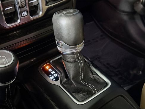 Used 2019 Jeep Wrangler Unlimited Sahara AWD/4WD image 18