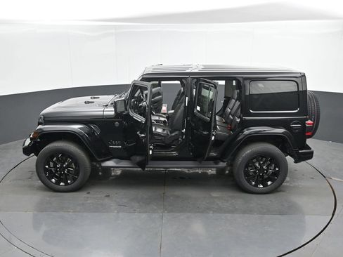 Used 2021 Jeep Wrangler Unlimited Sahara AWD/4WD image 51