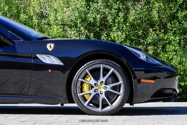 Used 2013 Ferrari California RWD image 10