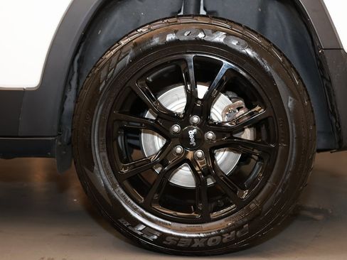 Used 2021 Jeep Cherokee Limited image 26