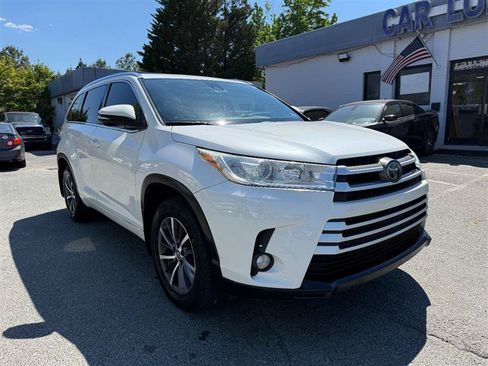 Used 2018 Toyota Highlander XLE AWD/4WD image 4