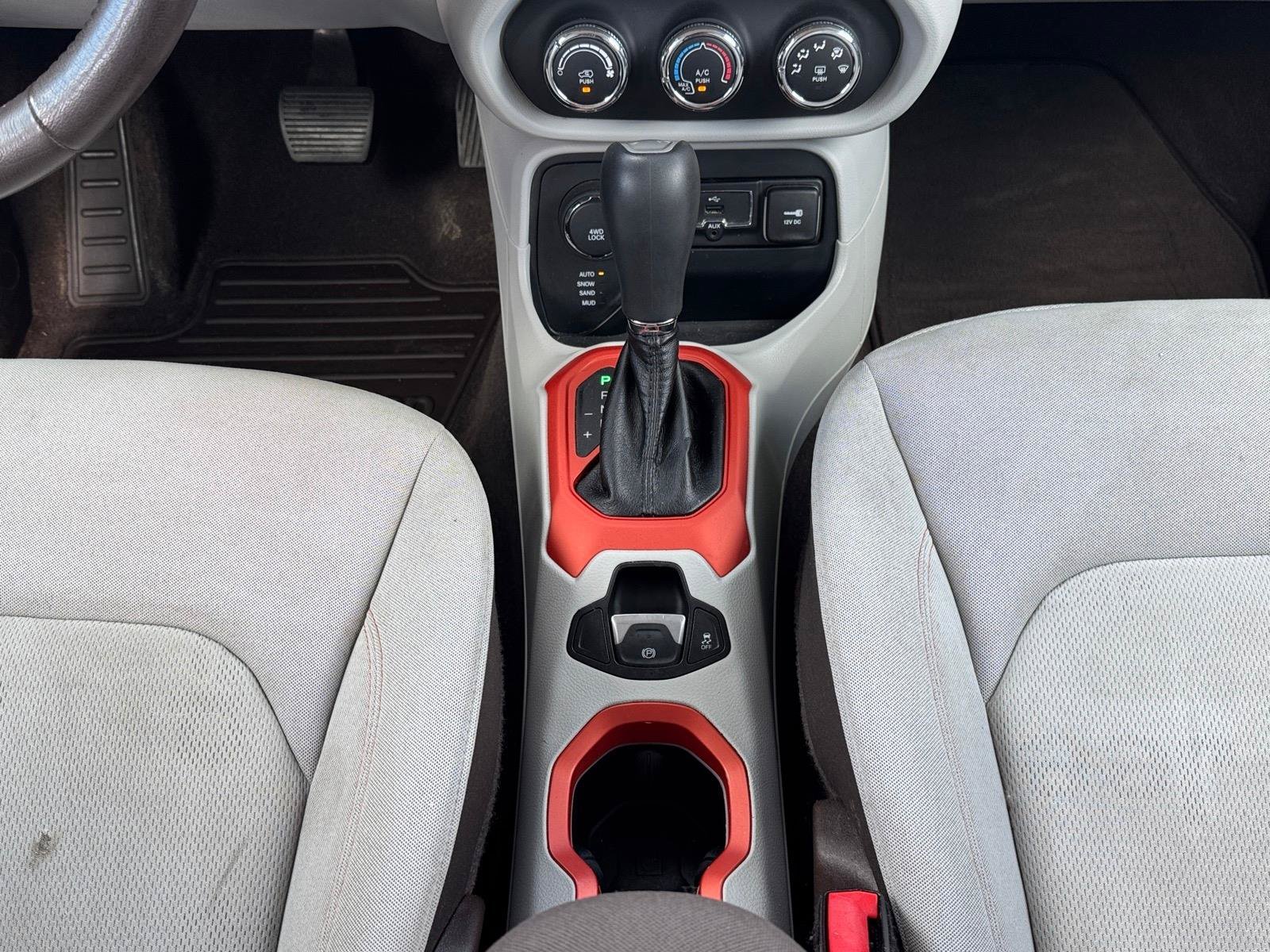 Used 2015 Jeep Renegade Latitude AWD/4WD image 11