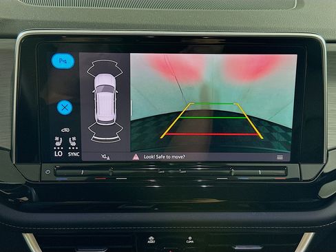 Used 2025 Volkswagen Atlas Cross Sport SE image 23