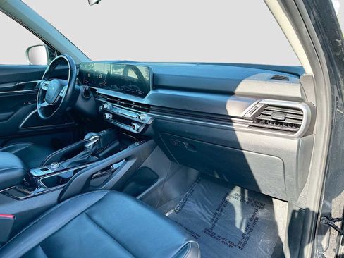 Used 2025 Kia Telluride S AWD/4WD image 32