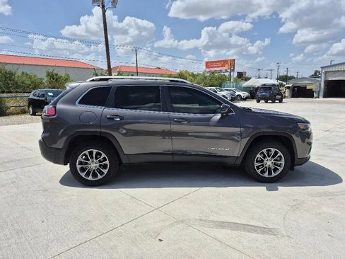 Used 2019 Jeep Cherokee Latitude Plus FWD image 5
