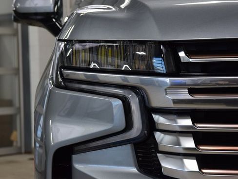 Used 2024 Chevrolet Suburban High Country image 12
