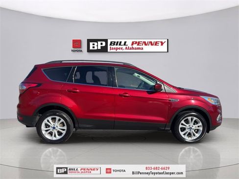 Used 2017 Ford Escape SE w/ Equipment Group 201A image 6