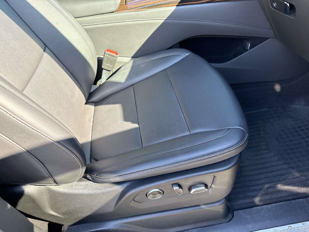 Used 2023 Cadillac Escalade ESV Luxury AWD/4WD image 26