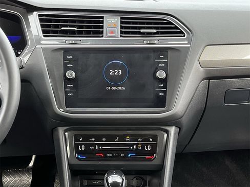 Used 2024 Volkswagen Tiguan SE image 15