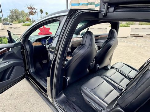 Used 2018 Tesla Model X 75D AWD/4WD image 27