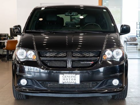 Used 2018 Dodge Grand Caravan GT FWD image 2