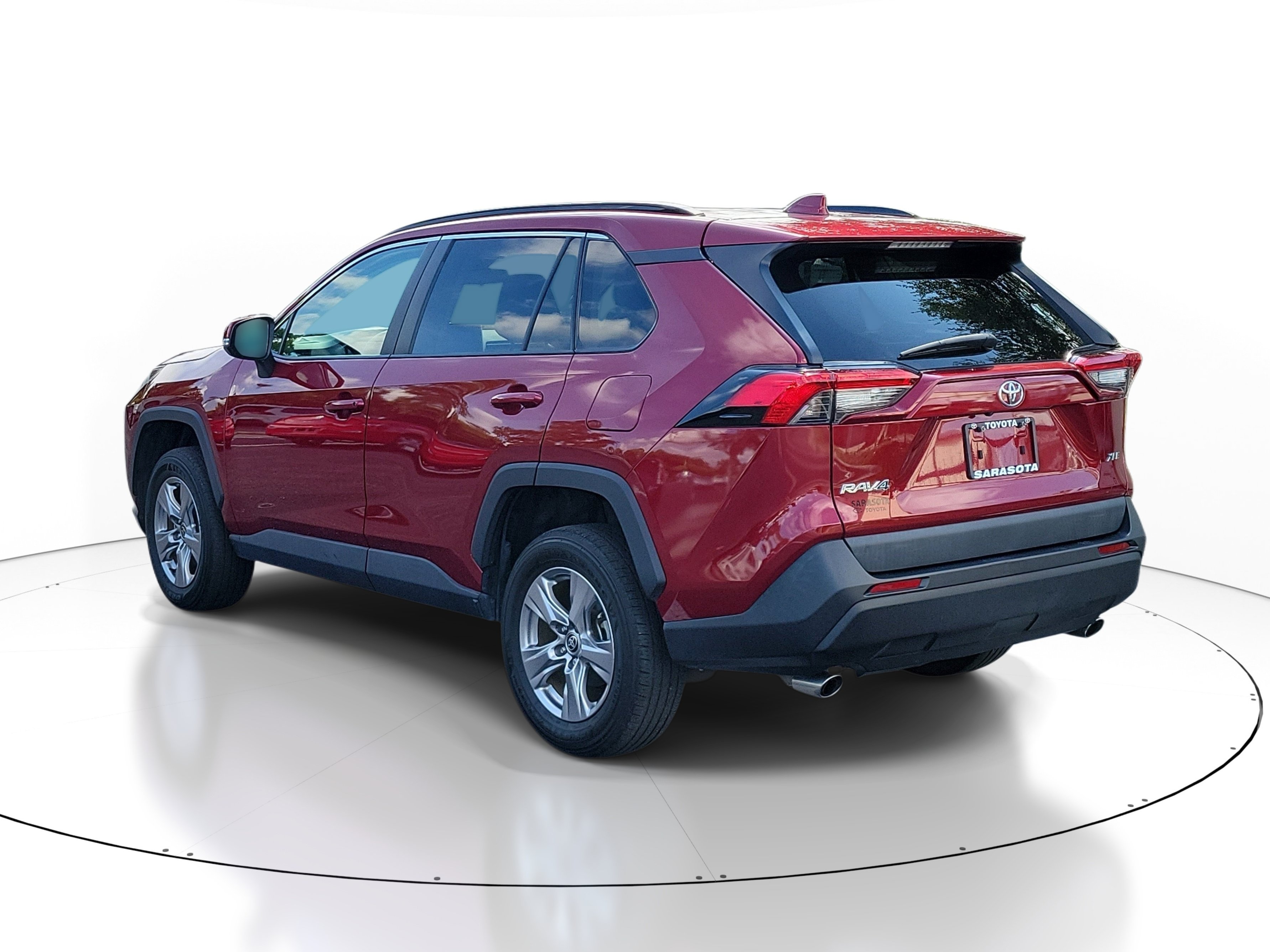 Used 2023 Toyota RAV4 XLE w/ Convenience Package FWD image 4