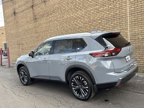 Used 2025 Nissan Rogue SL w/ Tech Package image 41