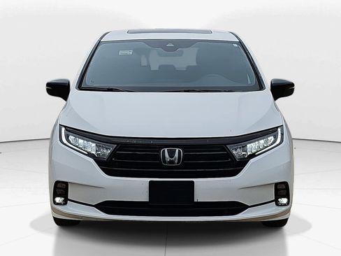 Used 2023 Honda Odyssey Sport image 2