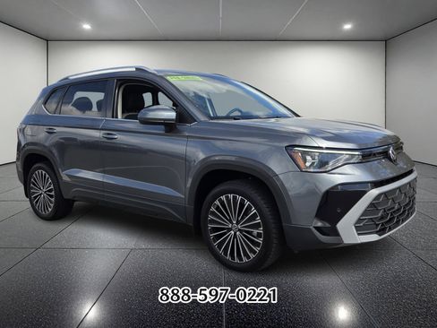 Certified 2025 Volkswagen Taos SE image 7